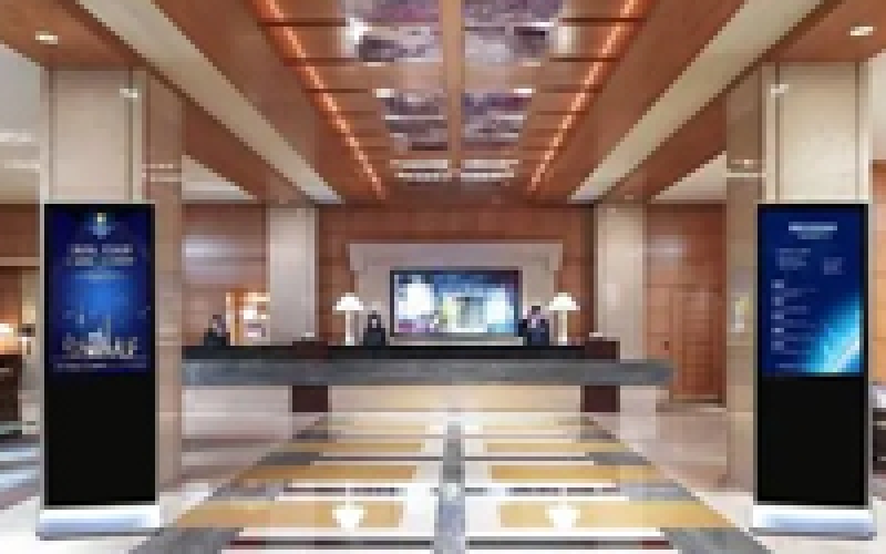 為什么現(xiàn)在很多售樓部的易拉寶都被液晶廣告機所取代？